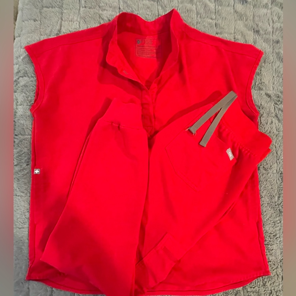 Figs Jogger TWO PIECE Set - Size [XS] 50$  (Perfect color for the holidays)